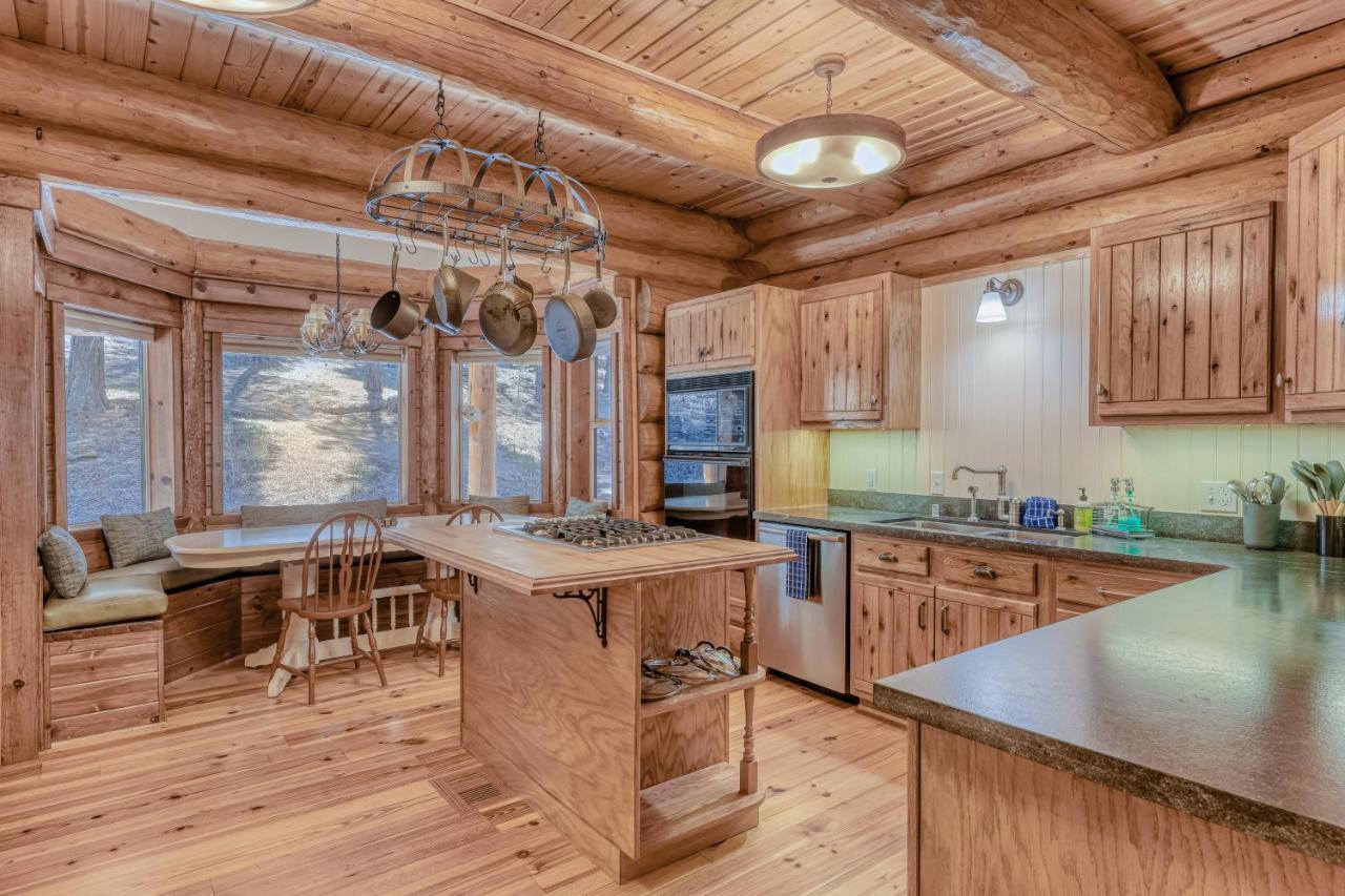 Log Cabin Estate - Falcon Ridge Траки Экстерьер фото