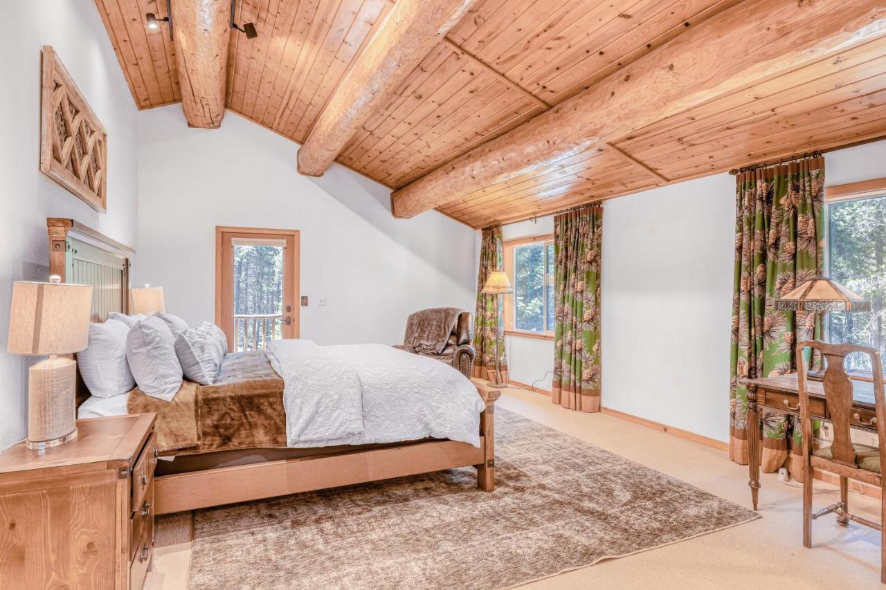 Log Cabin Estate - Falcon Ridge Траки Экстерьер фото